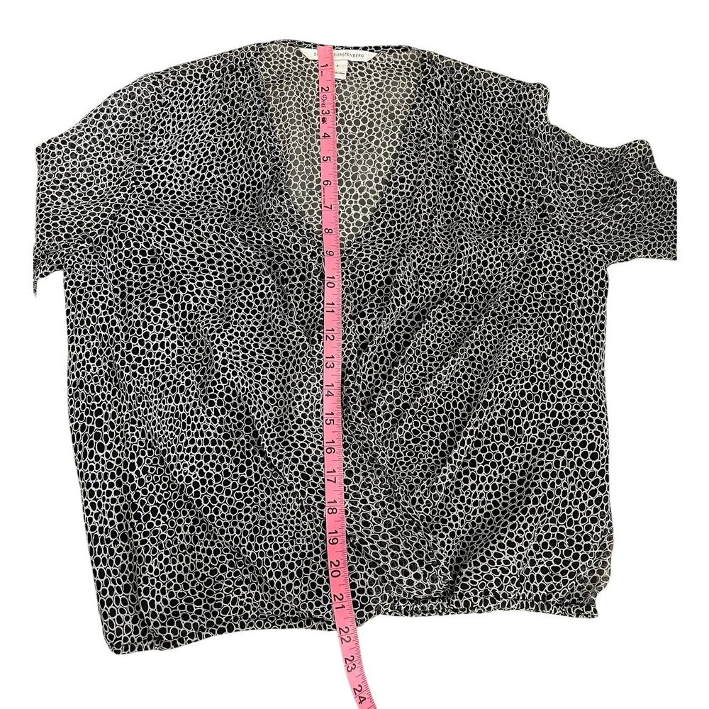Diane Von Furstenberg Svetlana Silk Faux Wrap Top Black White Size 4 Career Chic - Picture 9 of 13